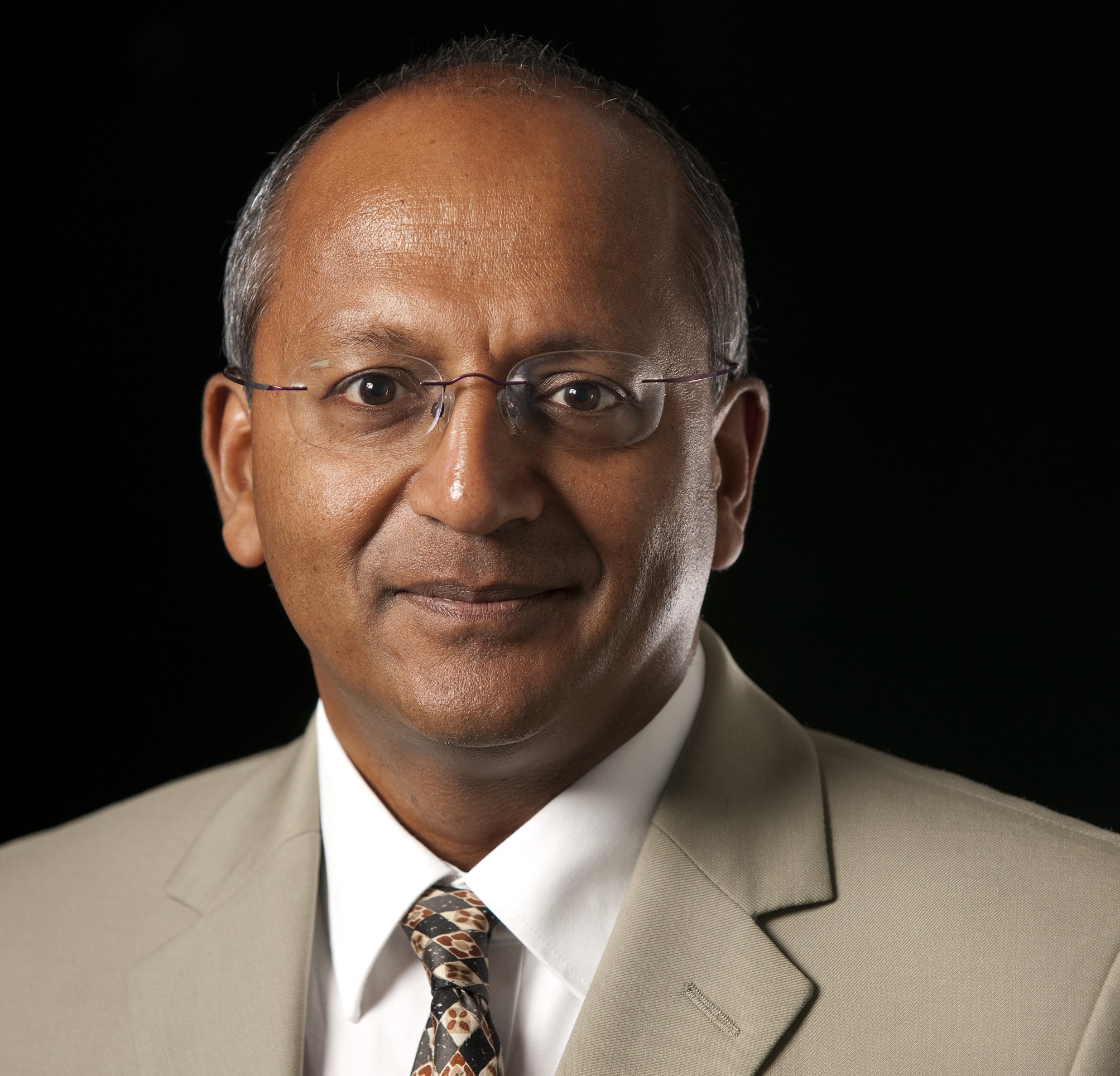 Niro Siriwardena_portrait2.jpg
